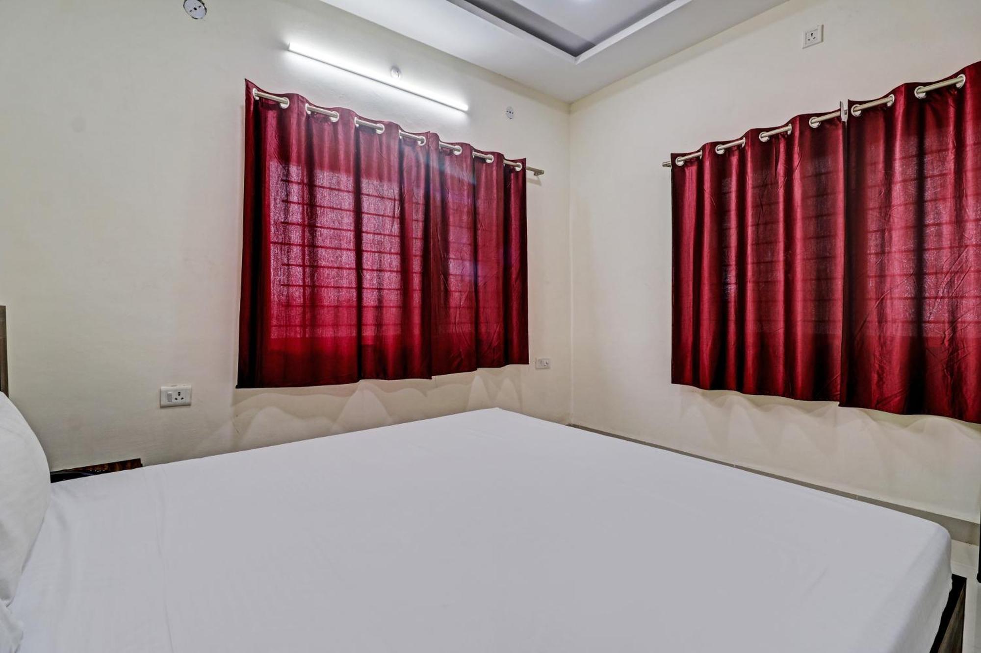 Super Hotel O Midway Treat Dhar Экстерьер фото