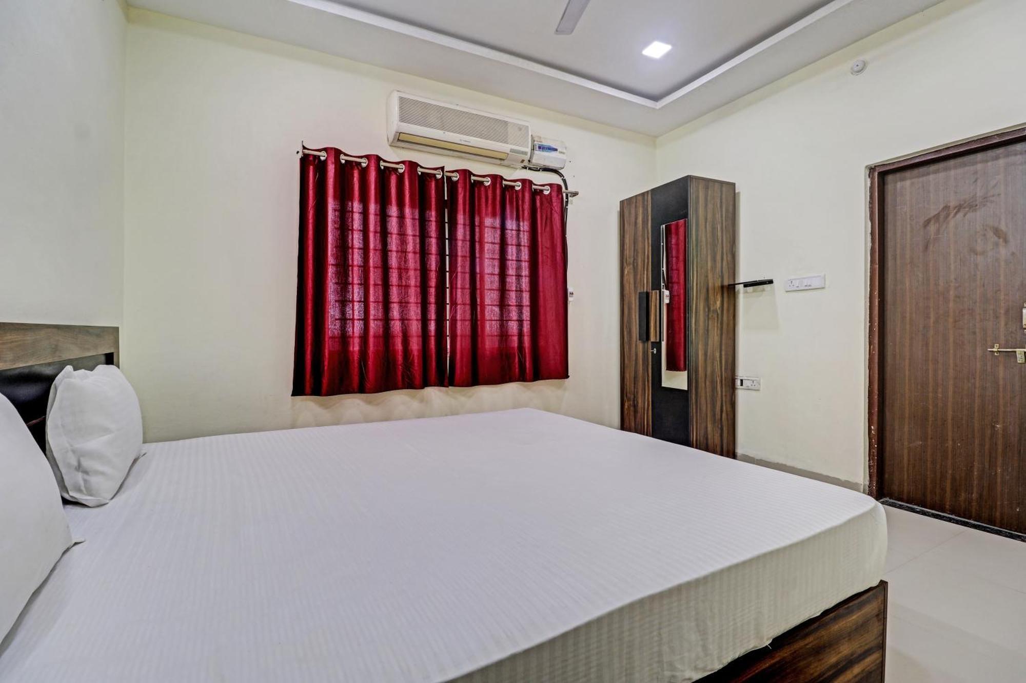 Super Hotel O Midway Treat Dhar Экстерьер фото