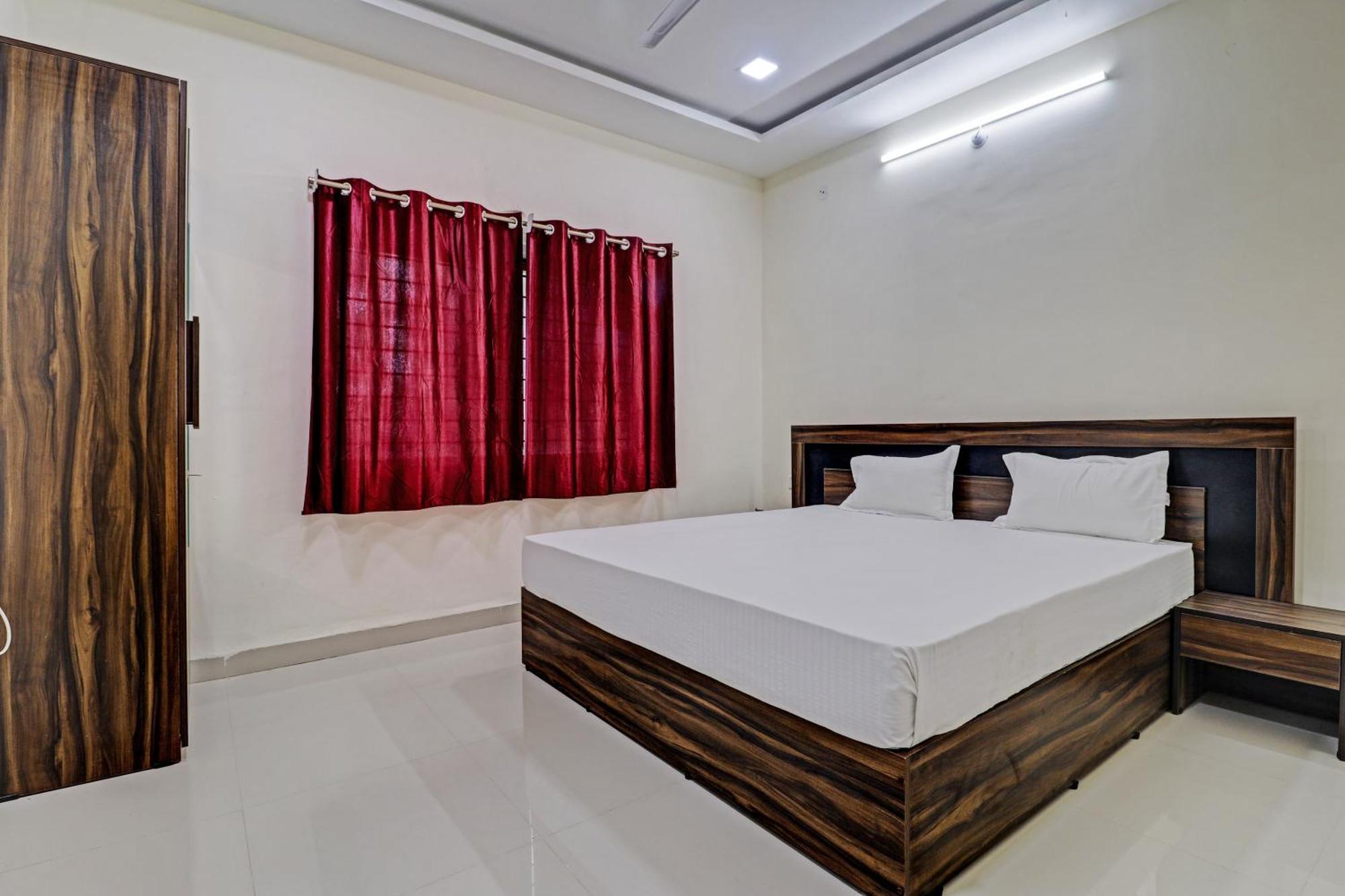 Super Hotel O Midway Treat Dhar Экстерьер фото