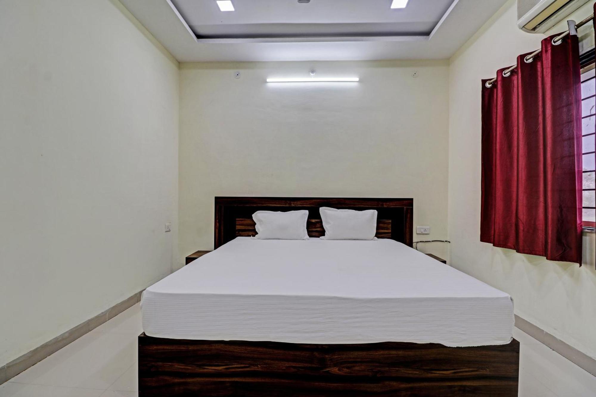 Super Hotel O Midway Treat Dhar Экстерьер фото