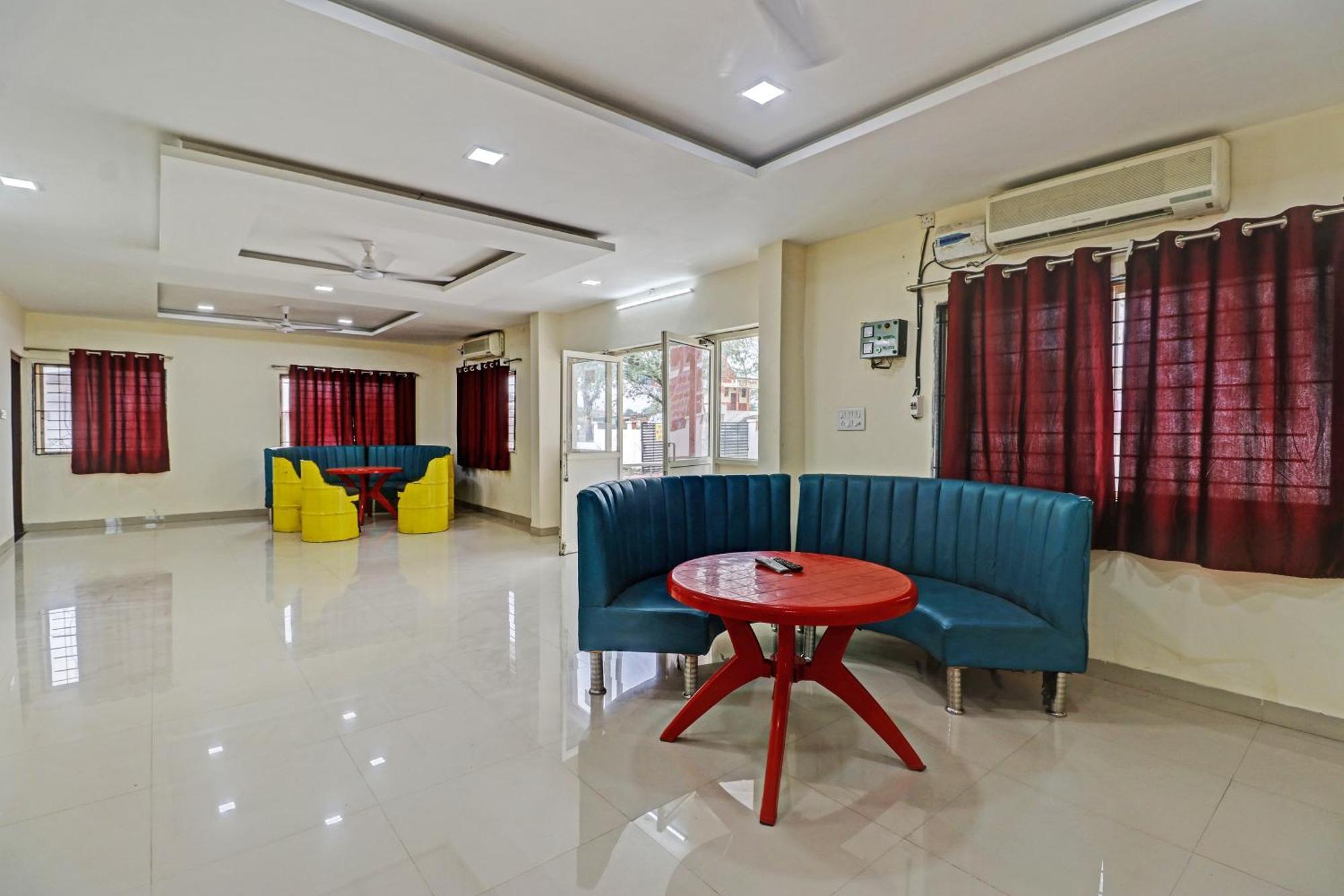 Super Hotel O Midway Treat Dhar Экстерьер фото