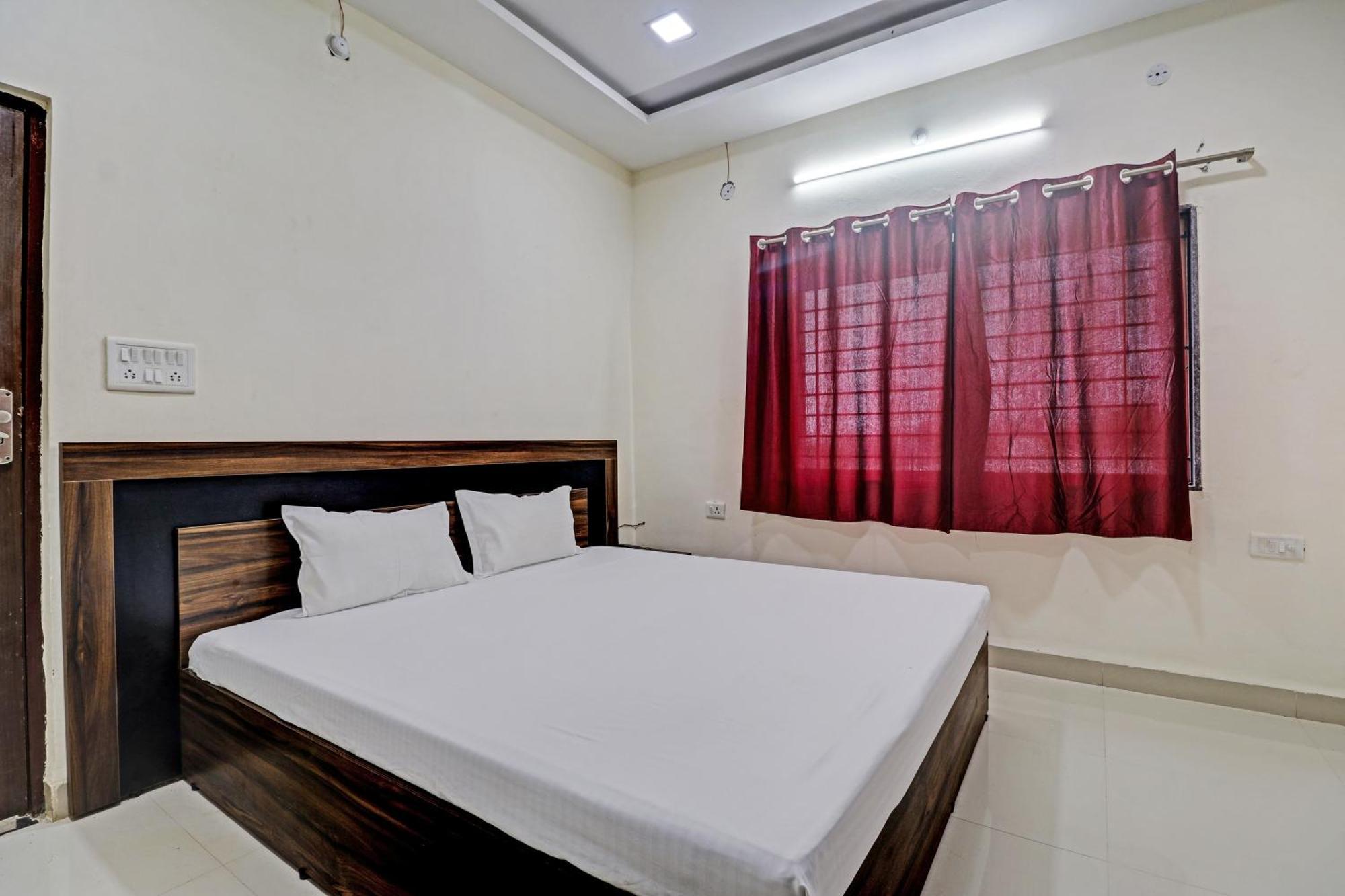 Super Hotel O Midway Treat Dhar Экстерьер фото