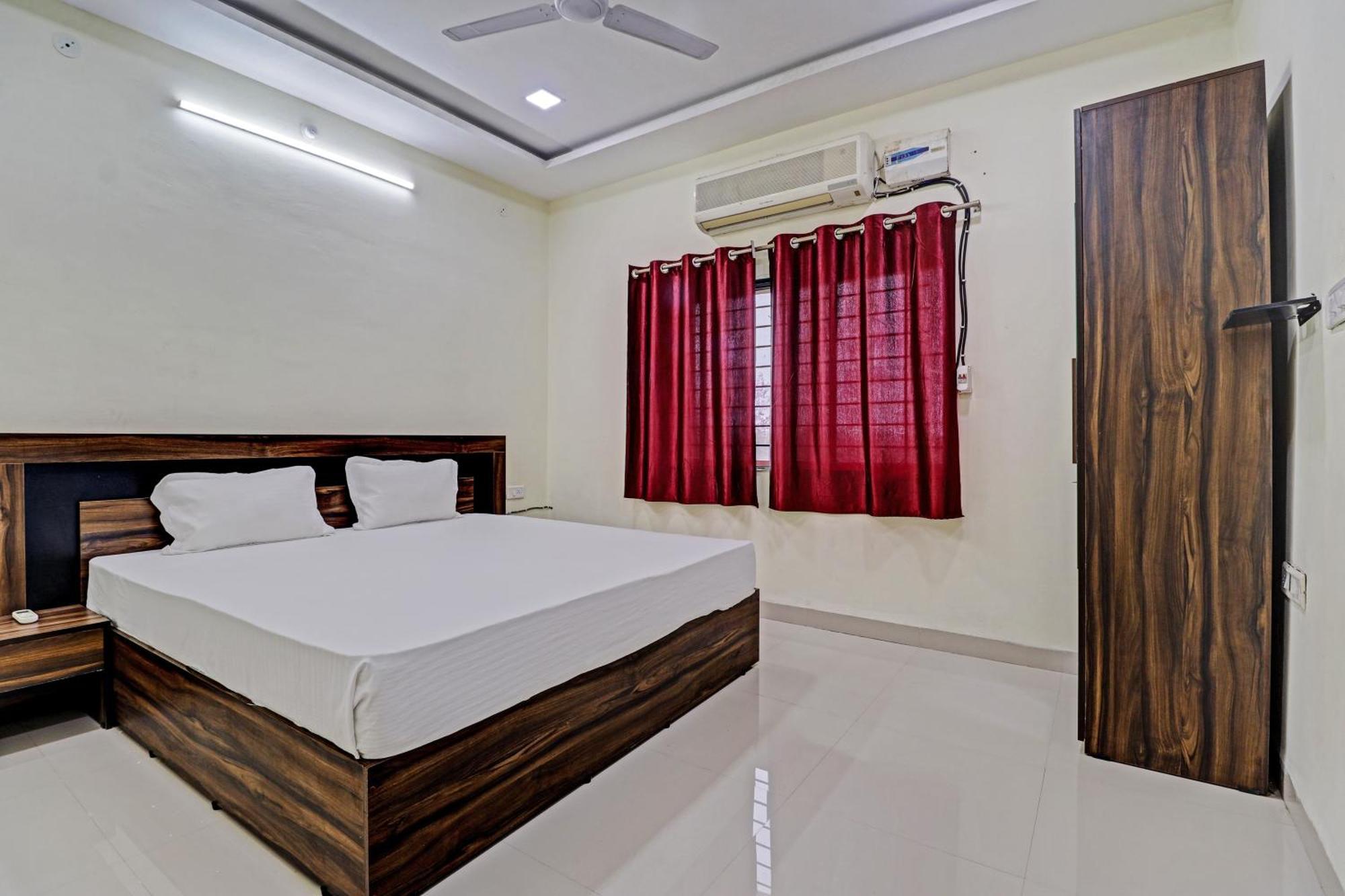 Super Hotel O Midway Treat Dhar Экстерьер фото