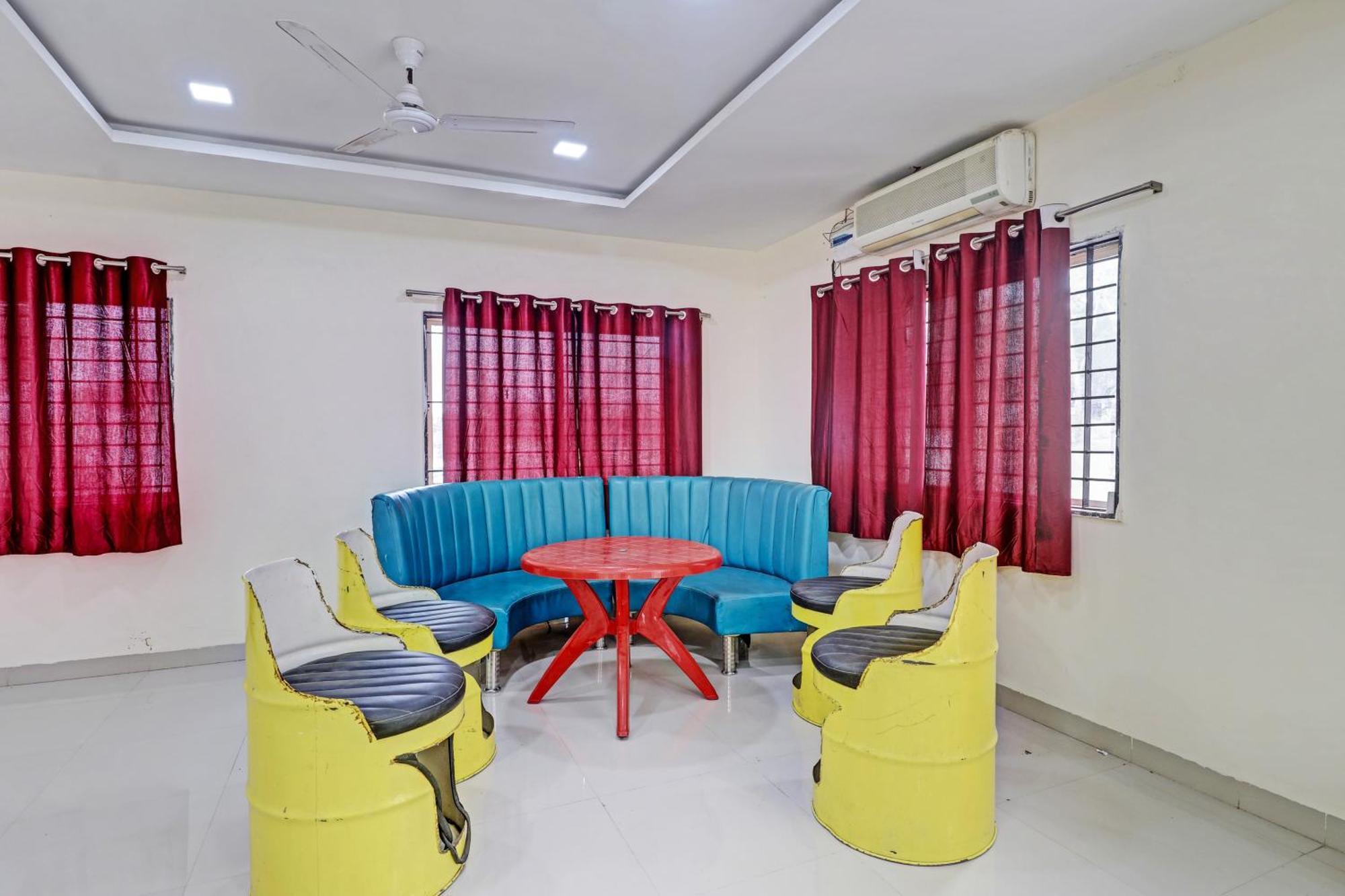Super Hotel O Midway Treat Dhar Экстерьер фото