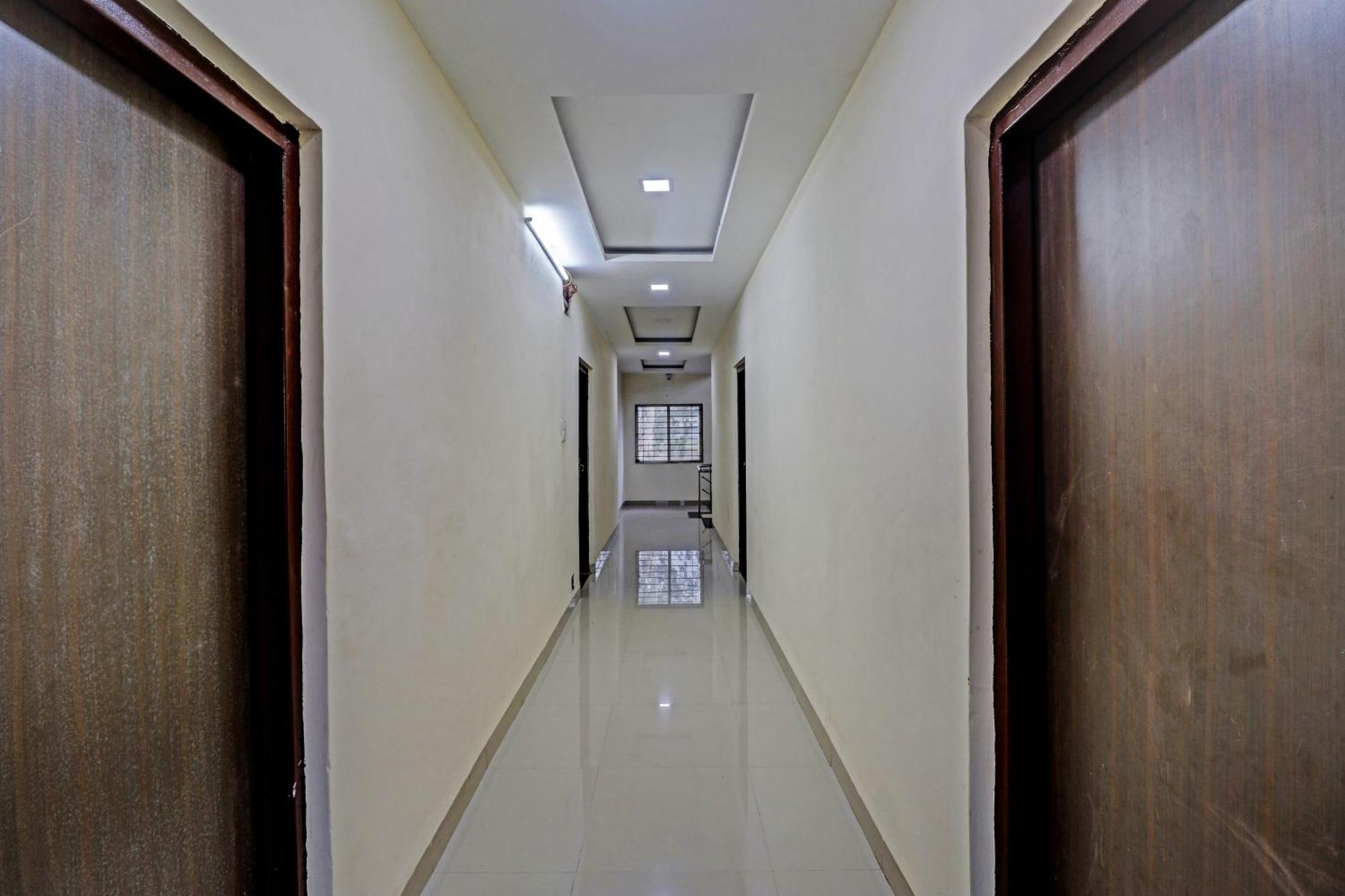 Super Hotel O Midway Treat Dhar Экстерьер фото