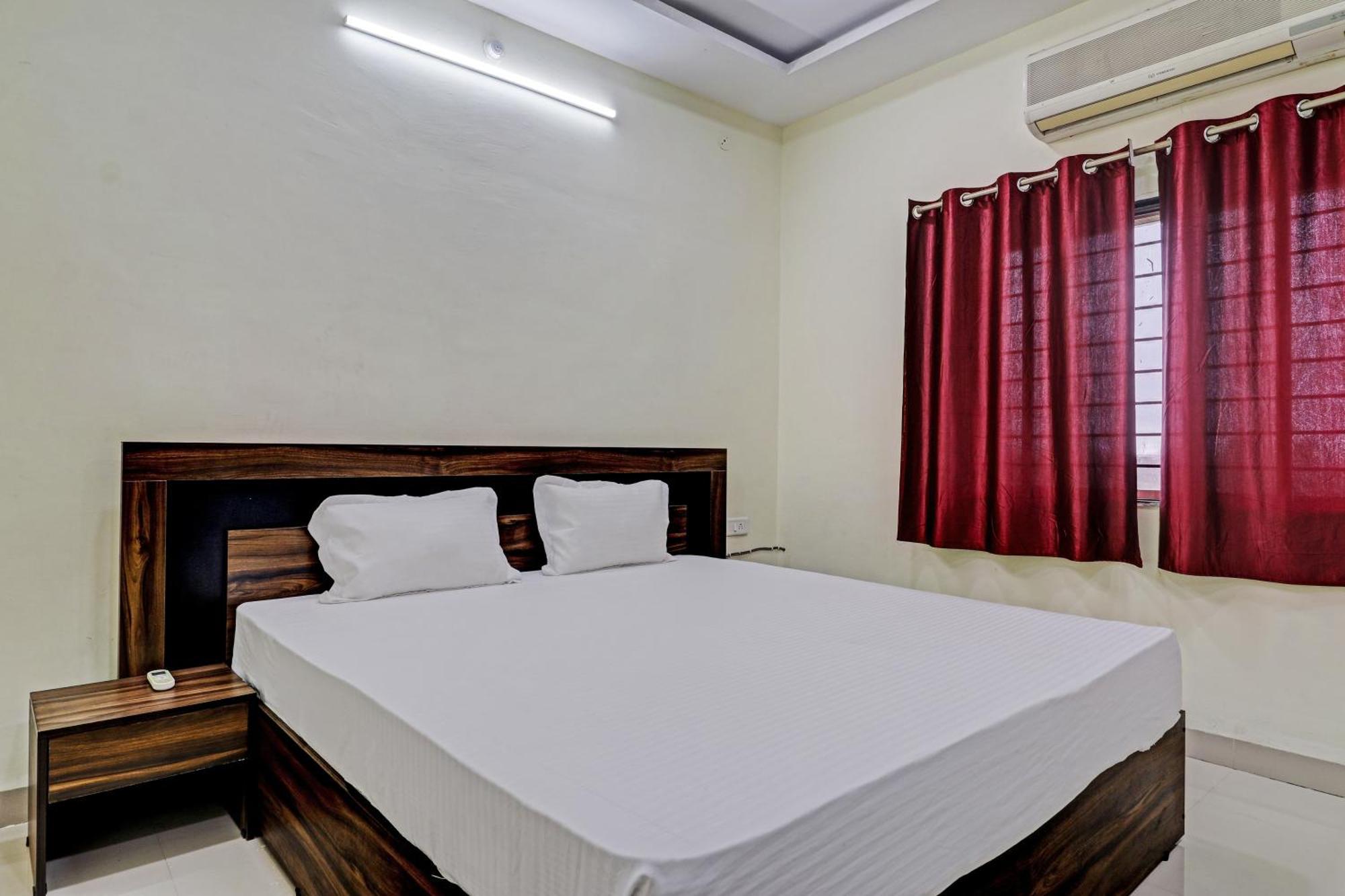 Super Hotel O Midway Treat Dhar Экстерьер фото